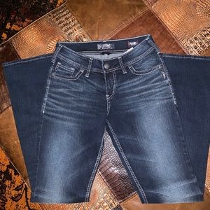 Silver Jeans! Beautiful dark wash. Size 28 x 33